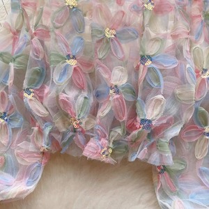 Chemisiers polyvalents pour femmes, coupe ample et amincissante, à une épaule, manches longues, en maille à fleurs 3D, collection été 2026, vente en gros - Product Image 2