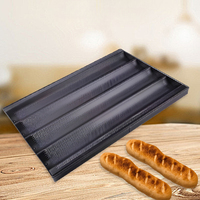 Moule à baguette en acier au carbone de qualité alimentaire avec revêtement antiadhésif et design perforé pour pain artisanal fait maison