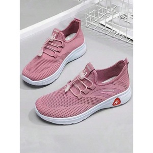 รองเท้าเทนนิสน้ำหนักเบา สวมใส่สบาย พื้นนุ่ม กันลื่น รองเท้าเต้นรำหัวเหลี่ยมสำหรับคุณแม่ - Product Image 2