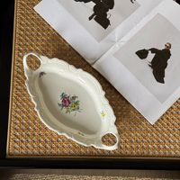 Assiette ovale en céramique à double anse, motif floral en relief, style classique français, design rétro de luxe léger, pour soupes, desserts et fruits