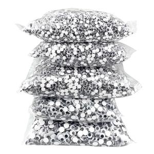 Kendinden yapışkanlı beyaz ve siyah Wiggle plastik hayvan gözler Diy çevre dostu PET malzeme zanaat goodiy gözler için DIY aksesuarları - Product Image 1