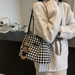 Sac à bandoulière à carreaux noir et blanc, design classique, sac à main à la mode pour femme - Product Image 6