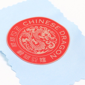 בגדים תווית חום העברת בגדים רך ייצור עבה יוקרה מובלט חולצת טי 3d סיליקון לוגו עבור בגד - Product Image 5