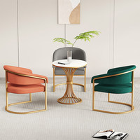 Luxuriöse nordische Möbelgarnitur: Moderne Samt-Sessel mit Metallgestell für Wohnzimmer und Lounge – Goldene Flügelstühle
