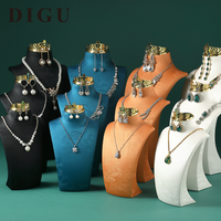 Présentoir de Luxe DIGU Innovant pour Colliers et Boucles d'Oreilles, Mannequin en Cuir Imprimé pour Vitrine et Exposition