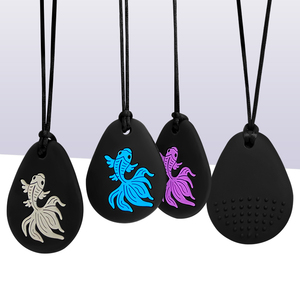 จี้ซิลิโคนรูปปลาสำหรับเด็กทารก ช่วยบรรเทาอาการคันเหงือก พร้อมเชือกคล้องคอ ปลอดสารพิษ เหมาะสำหรับเด็กออทิสติก - Product Image 1