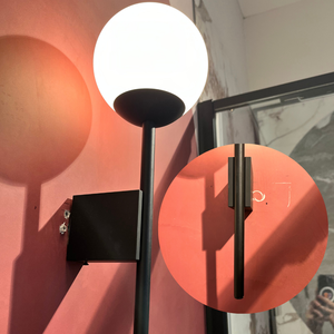 Lámpara de Pared con Esfera de Vidrio Opal Esmerilado, Base Negra Mate, Diseño Moderno Minimalista para Baño/Dormitorio, Iluminación para Toallas - Product Image 3