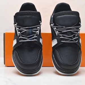 รองเท้ากีฬาแฟชั่นแบรนด์ดีไซเนอร์คุณภาพสูงสำหรับผู้ชายและผู้หญิง ลายพิมพ์สไตล์สเก็ตบอร์ดสุดหรูและลำลอง - Product Image 1