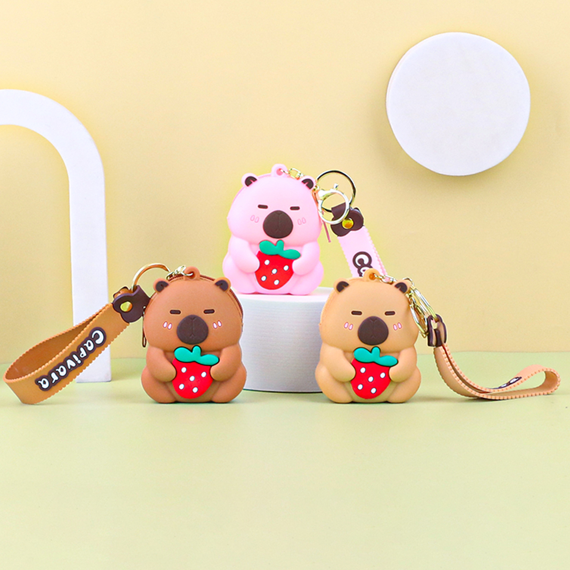 Holding strawberry coin purse hanging bag-random mixed hair