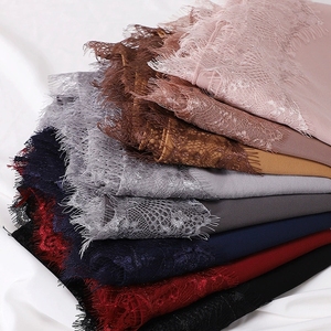 卸売2025年レディースパールシフォンレースヘッドスカーフ長いソリッドヒジャーブイスラム教徒の女性のための伝統的な秋のスカーフショール - Product Image 2