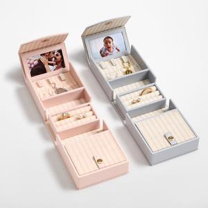 <span class=keywords><strong>Joyero</strong></span> con logotipo personalizado, bolsa de almacenamiento de anillos para collar, caja organizadora de joyas de cuero vegano <span class=keywords><strong>plegable</strong></span> de lujo portátil - Product Image 1