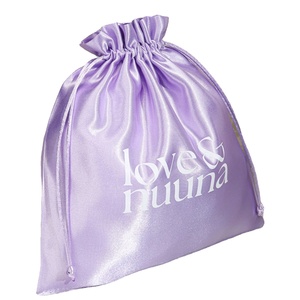 Bolsa de satén de lujo con cordón y volantes para paquetes de cabello, con logo personalizado impreso, para cosméticos, trajes de baño y protección contra el polvo. - Product Image 2