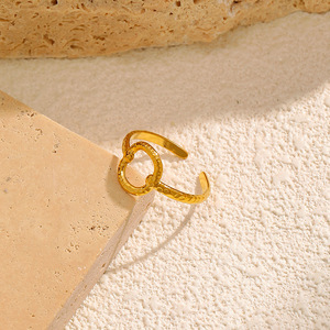 Bague de mode minimaliste en acier inoxydable plaqué or et boucles d'oreilles ouvertes polies en <span class=keywords><strong>cercle</strong></span> <span class=keywords><strong>doré</strong></span>, vente en gros, pour usage quotidien - Product Image 3