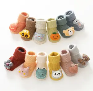 2024 nuovi calzini antiscivolo per bambini simpatici cartoni animati che imparano i calzini per bambini sul pavimento per la primavera e l'autunno