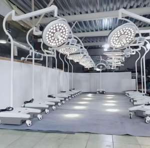 Lampada Operatoria Veterinaria Portatile a LED Senza Ombra Mobile per Esami Clinici Minori - Product Image 1