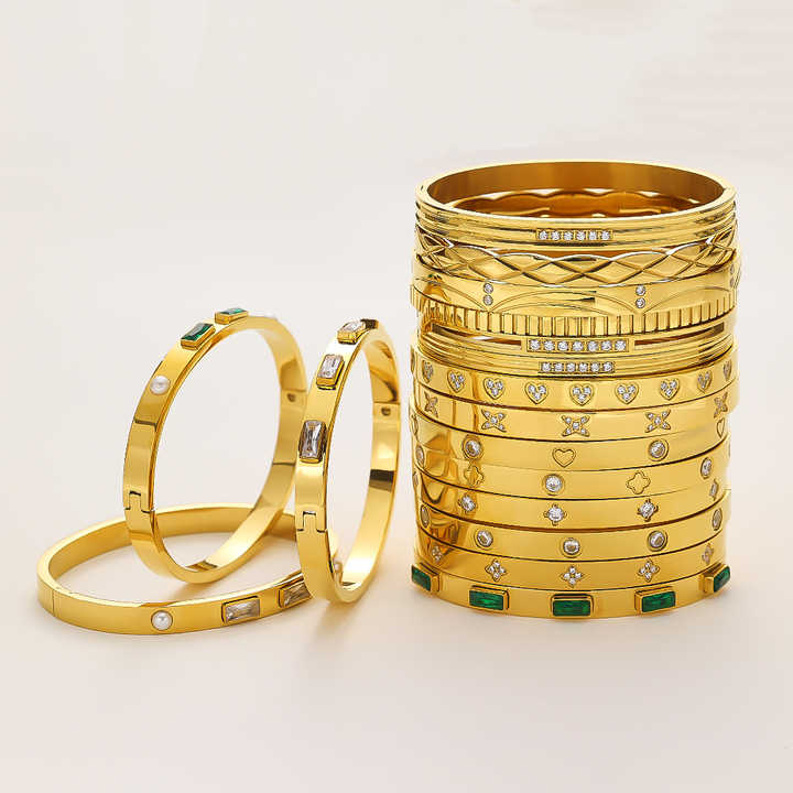 thumbnail image 2 of Textured Four-Leaf Clover Stainless Steel Bracelet Set For Women, Suitable For Multiple 2 of 14