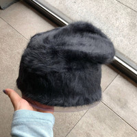 Vente en gros de bonnet classique design personnalisé style moelleux en acrylique pour l'hiver bonnet tendance pour femme
