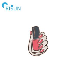 Al por mayor, pin de solapa de esmalte personalizado, estilo botella de esmalte de uñas rosa, con acabado pulido duro y suave, tipo broche, joyería - Product Image 6