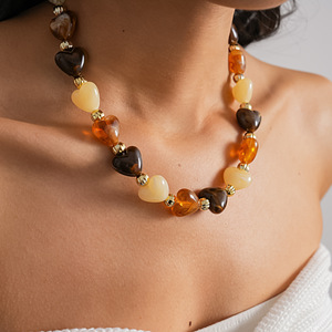 Retro acryl ketting met vlekkerige liefdesstiksels, modieuze en schattige sleutelbeenketting, niche-queue ketting - Product Image 3