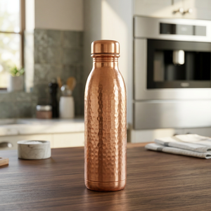 Bouteille d'eau en cuivre avec finition martelée, design minimaliste, vaisselle portable - Product Image 1