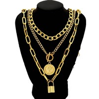 Best-seller Ensemble de colliers à boucle OT à trois couches de style luxe léger pour femmes Pendentif en plaque gaufrée avec chaîne à maillons en alliage de zinc