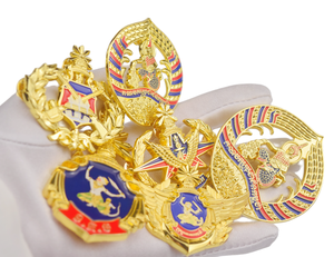 Pin de oro del Ministerio de Defensa Nacional de Camboya, insignia del emblema de la medalla, <span class=keywords><strong>nuevos</strong></span> Pines de solapa corporativos personalizados 3D con caja acrílica - Product Image 3