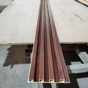 Fábrica de China que vende el panel de pared estriado WPC compuesto de madera del revestimiento caliente del tamaño 160*24mm 2900mm - Product Image 6