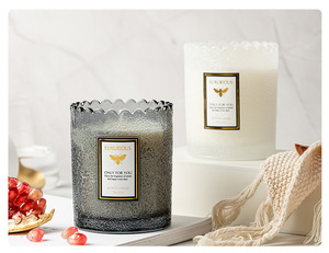 Vela Aromática con Aroma a Bosque Brumoso y <span class=keywords><strong>Pino</strong></span> Nevado Negro y <span class=keywords><strong>Enebro</strong></span>, en un Lujoso Frasco de Vidrio Repujado - Product Image 4