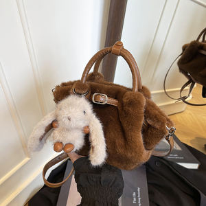 Nuove Borse a Mano Invernali di Tendenza in Peluche per Giovani Donne, Piccola Borsa in Ecopelliccia - Product Image 2