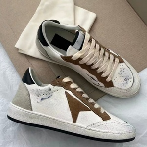 รองเท้าผ้าใบหนังแท้ดีไซน์เนอร์ ระบายอากาศได้ดี สวมใส่ง่าย สีขาว ลายห่าน กันลื่น สวมใส่สบาย สไตล์บอร์ด  สีทอง  สไตล์เดินเล่นแบบสกปรก - Product Image 4