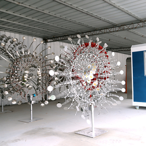 Escultura cinética alimentada por <span class=keywords><strong>el</strong></span> viento personalizada, flores gigantes <span class=keywords><strong>de</strong></span> acero inoxidable, led, giradores <span class=keywords><strong>de</strong></span> viento artificiales, en venta - Product Image 6