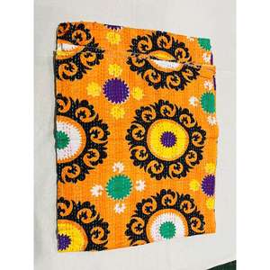 Colcha de algodón Kantha con estampado artístico hecho a mano, diseñada para brindar suavidad, confort y un estilo decorativo. - Product Image 1