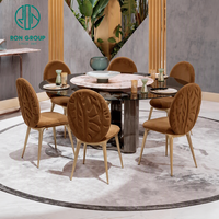 Ensemble de meubles pour la maison Ron Group, table ronde en verre trempé, chaise ovale moderne rembourrée avec motif de feuilles en relief, pieds en métal doré