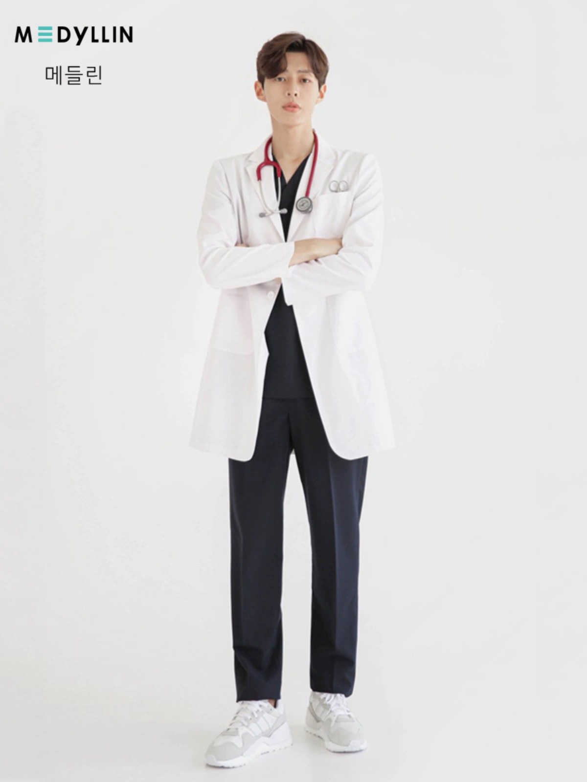 เสื้อคลุมสีขาวทรงโค้งมนแขนยาวสำหรับผู้ชายระดับไฮเอนด์