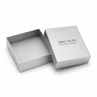 Boîte cadeau rigide en carton avec couvercle et base, finition mate, gaufrage, insert en mousse, logo personnalisé, taille personnalisée pour parfum