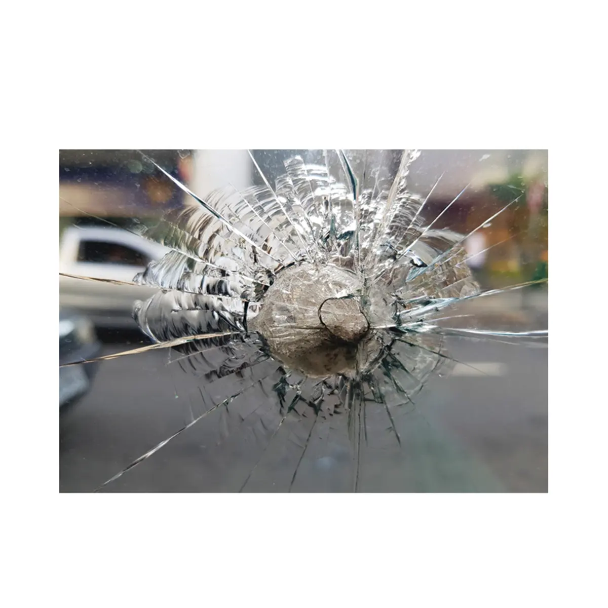 侵入不可能な弾丸耐性ガラスによるリスクの高い状況での弾丸耐性ガラスの耐力保護