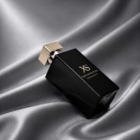 Flacon de parfum de luxe personnalisé à fond épais 30ml 50ml 100ml avec pompe pulvérisatrice, flacon de parfum carré noir de luxe unique et couvercles dorés