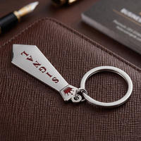 Porte-clés en gros en alliage de zinc chromé, en forme de cravate, avec logo couronne émaillé, personnalisé pour cadeau souvenir
