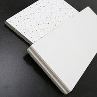 Plaque de plafond en fibres minérales Kente, acoustique, résistante à l'humidité, suspendue pour bureau, école, hôpital