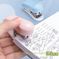 Mini Agrafeuse Portable Économique et Mignonne pour Étudiants, Grande Valeur, Papeterie Domestique, Agrafeuse Compacte Haute Qualité pour École et Bureau