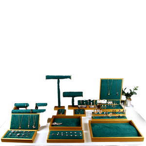 กล่องใส่เครื่องประดับสไตล์เรโทรสีเขียว รุ่น Green Series ทำจากหนัง PU ขัดเงา ดีไซน์หรูหรา สำหรับเก็บสร้อยคอ แห<span class=keywords><strong>ว</strong></span>น นาฬิกา และเครื่องประดับต่างๆ - Product Image 1