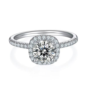 Anillo de Aniversario Clásico Certificado Xiaohongshu S925 de Plata con Diamante Moissanita de 1/2 Quilate Chapado en Rodio para Niñas, Diseño Princesa - Product Image 1