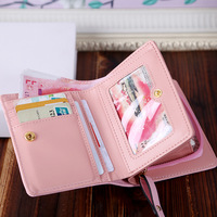 Nouveauté : Portefeuille court portable en PU à trois volets, motif dessin animé mignon trois chats, avec fermeture éclair simple pour pièces de monnaie et cartes
