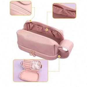 Muestra gratuita de bolsa de maquillaje personalizada de cuero PU, bolsa de cosméticos con compartimentos, impermeable, para viaje, neceser. - Product Image 1