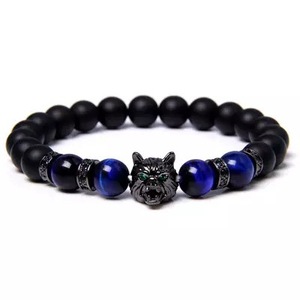 Bracciale da uomo alla moda con perline da 8 mm in occhio di <span class=keywords><strong>tigre</strong></span> blu-verde, design a testa di lupo, in pietra vulcanica naturale con cordino elastico - Product Image 4