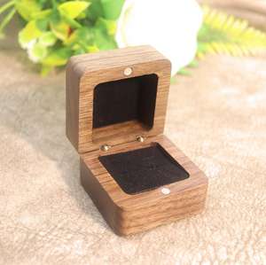 木製収納ボックス カスタムリングケース 名入れ 婚約指輪 ウッド製結婚指輪ディスプレイ 記念日ギフト ジュエリー包装箱 - Product Image 5