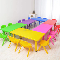 Juego de Mesa y Sillas Infantiles de Plástico Ecológico Moderno con Respaldo para Uso en Jardín de Niños y Escuela
