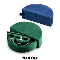 Boîte à bijoux en velours en gros, nouvelle collection, avec logo personnalisé, semi-circulaire, portable, pour voyage, rangement de bagues, coffret cadeau, emballage de bijoux de fiançailles