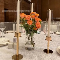 Ensemble de bougeoirs en or de trois pièces pour la décoration de mariage