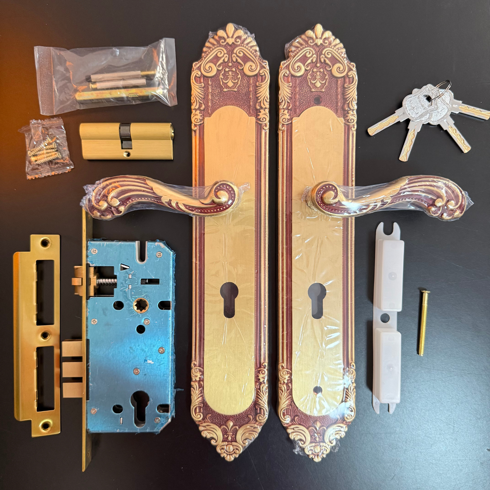 Hongwei Vietnamese Hot Selling Solid Brass Burgundy Red Luxury Door Lock High-end Light Luxury Solid Wood Bedroom Door Handle